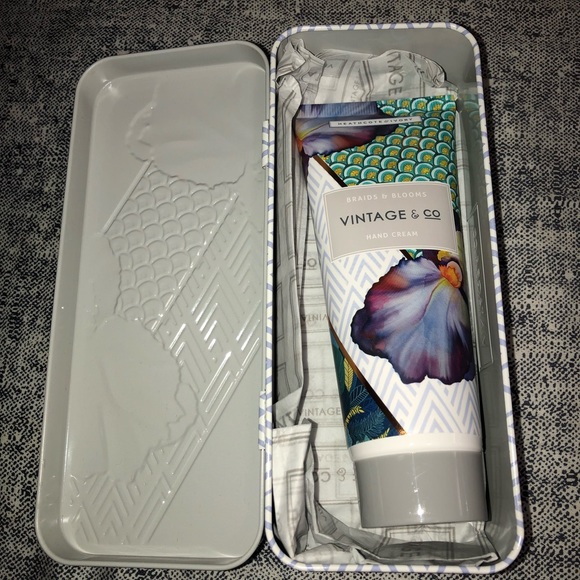 SOLD NWT- Heathcote & Ivory Vintage & Co Braids & Blooms Hand Cream 100ml - Picture 2 of 4